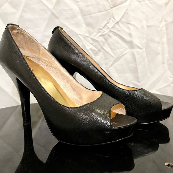 Michael Kors Classic Black Leather Platform Heels 11 - Picture 2 of 11